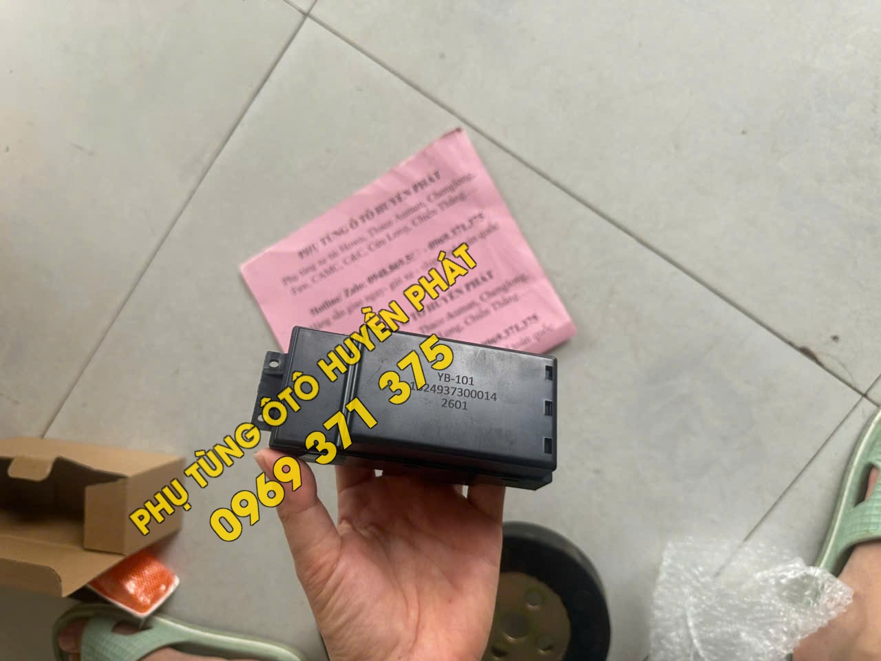1B24937300014 cong tac nhan kinh thaco auman ETX D240 phu tung thaco auman (1)