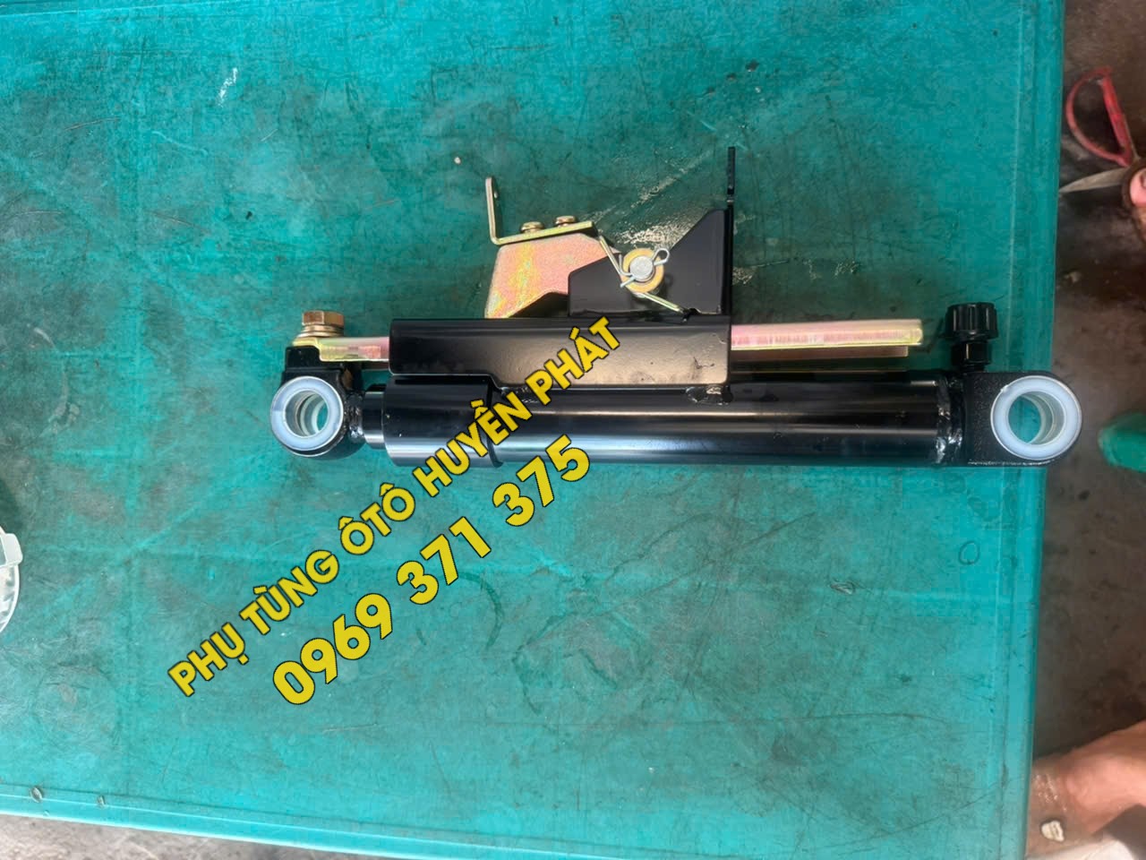 5003010-C1300 Ty nâng cabin Dongfeng Hoàng Huy