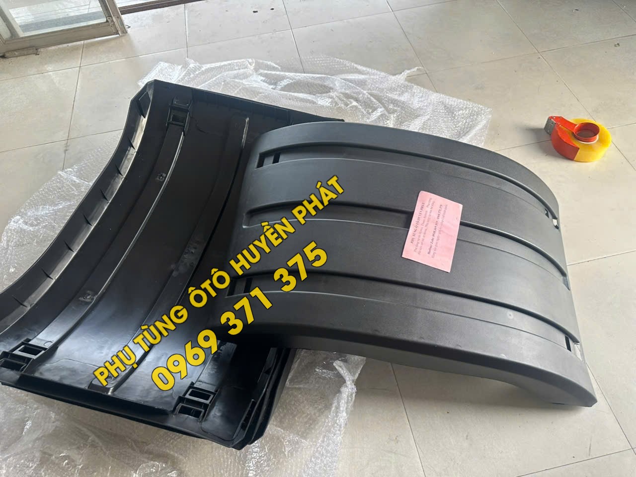 500P-8404017-91W Chắn bùn xe Faw J6 trên của sau