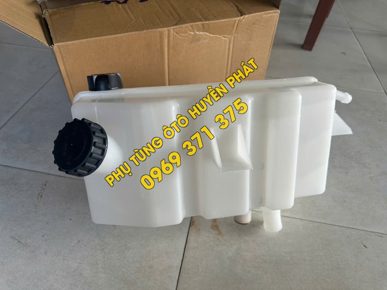 Bình nước phụ xe Dongfeng 1311010-K0300