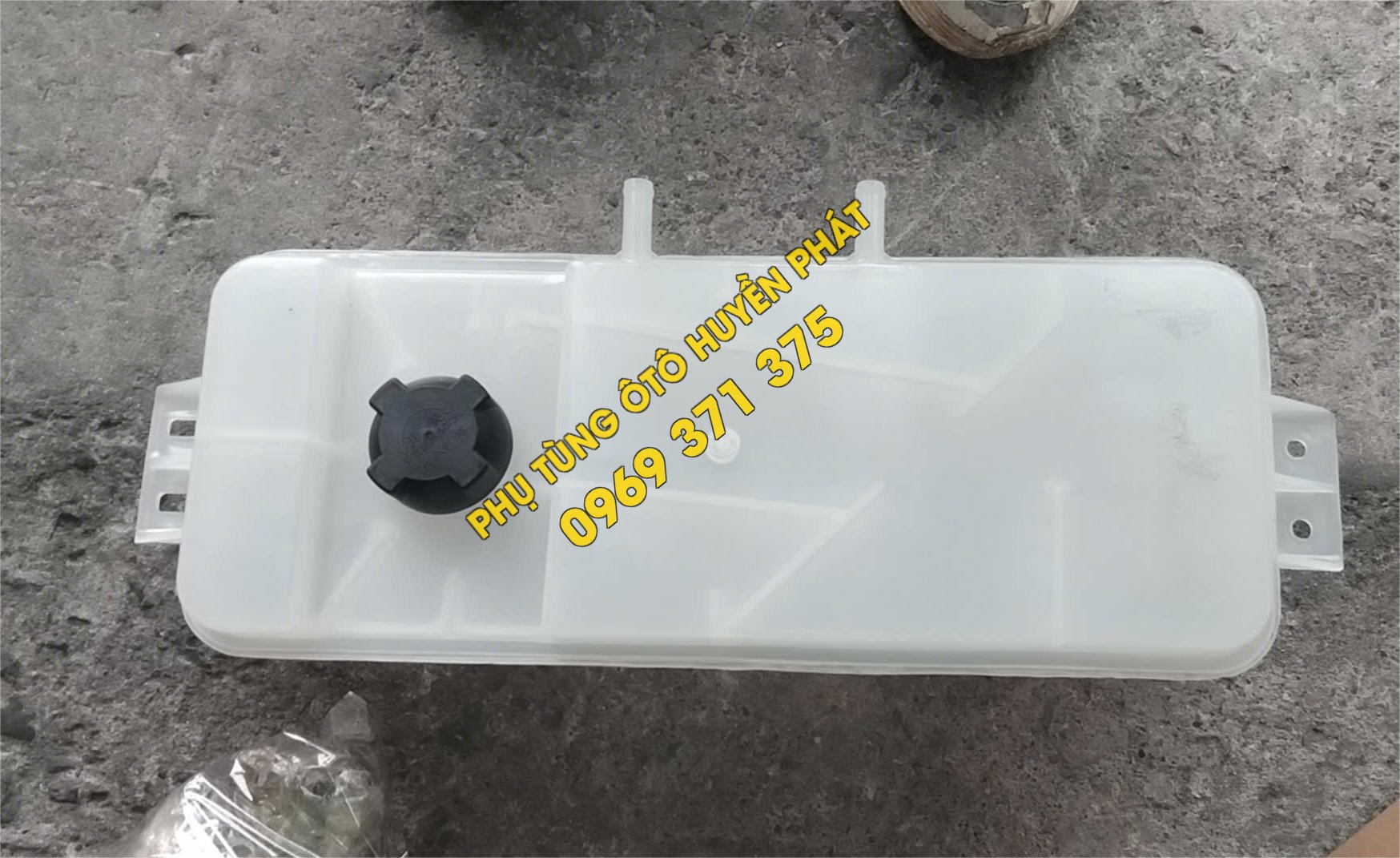 Bình nước phụ Dongfeng Trường Giang 1311010-LA0101