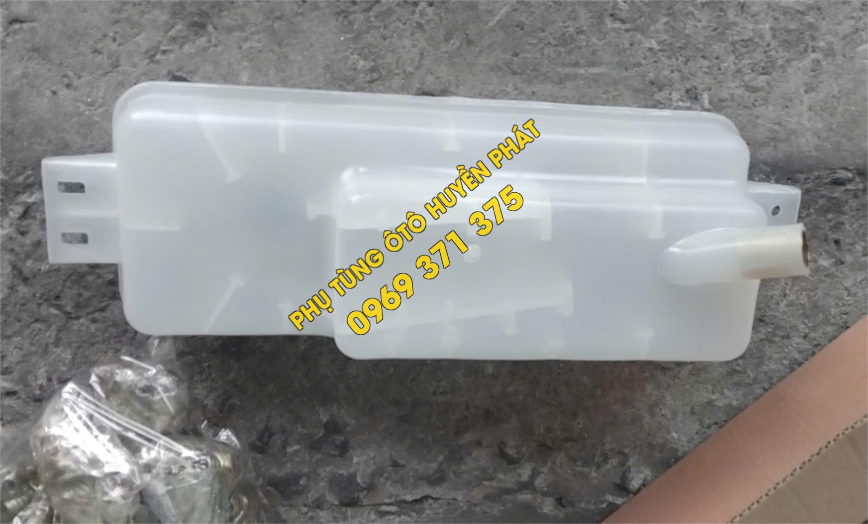 Bình nước phụ Dongfeng Trường Giang 1311010-LA0101