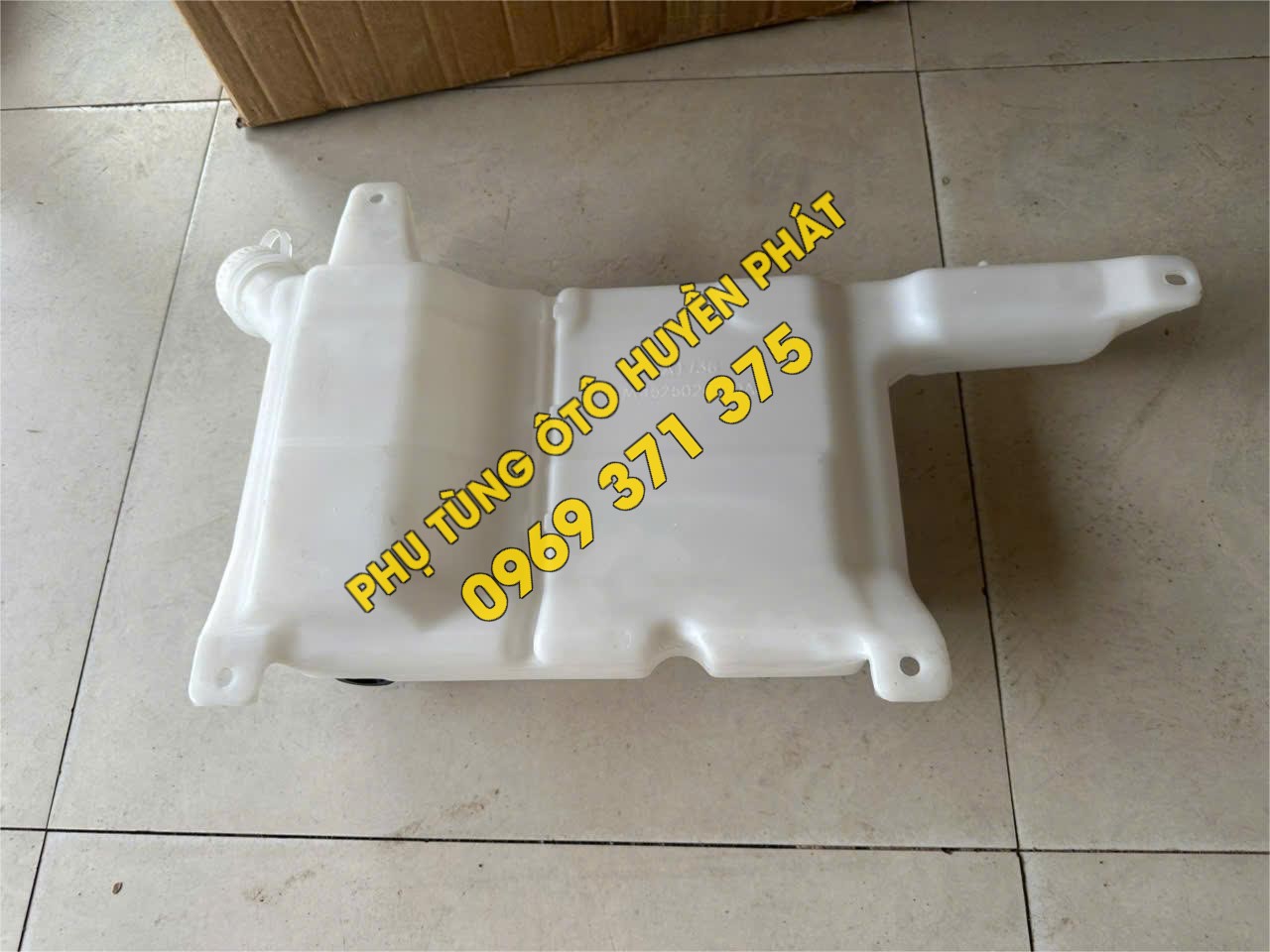 Bình nước xịt rửa kính Thaco Auman C160 E4