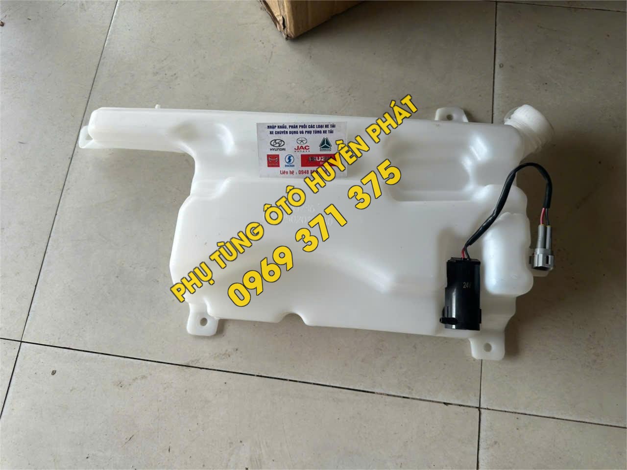 Bình nước xịt rửa kính Thaco Auman C160 E4