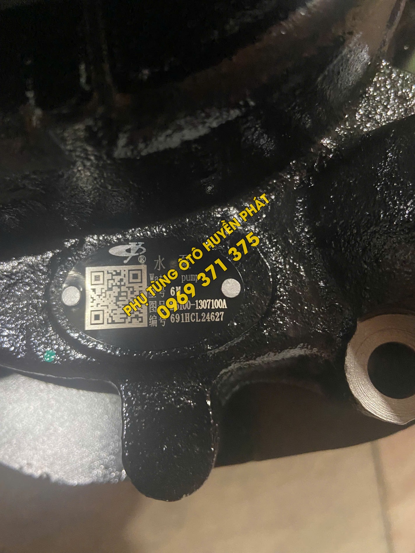 Bơm nước Chenglong H7 420 xe đầu kéo