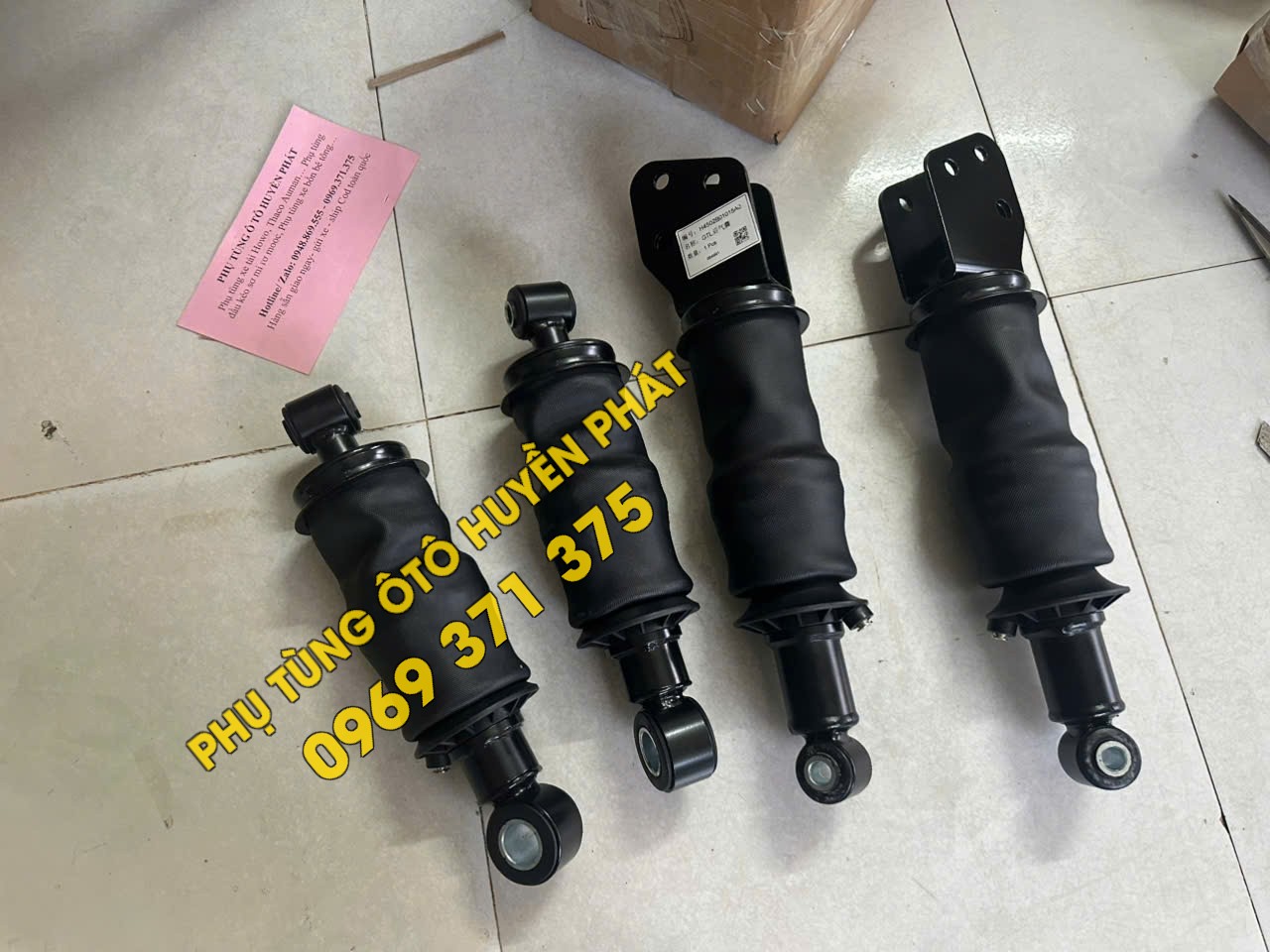 bong hoi cabin thaco auman H4502B01015A0 H4502A01030A0 phu tung xe auman (1)