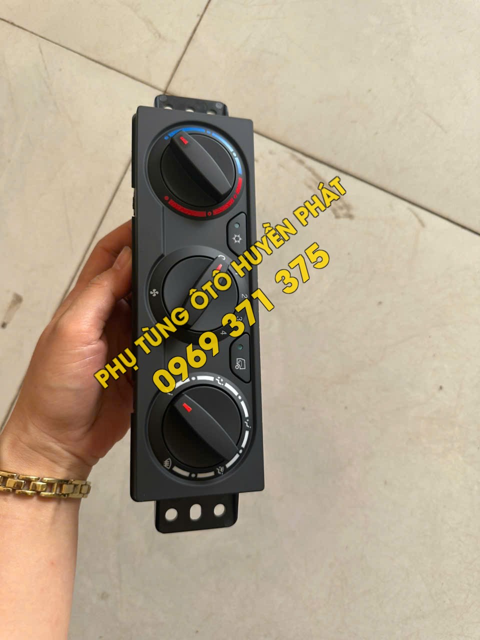Công tắc điều hòa Thaco Ollin L0811030047A0