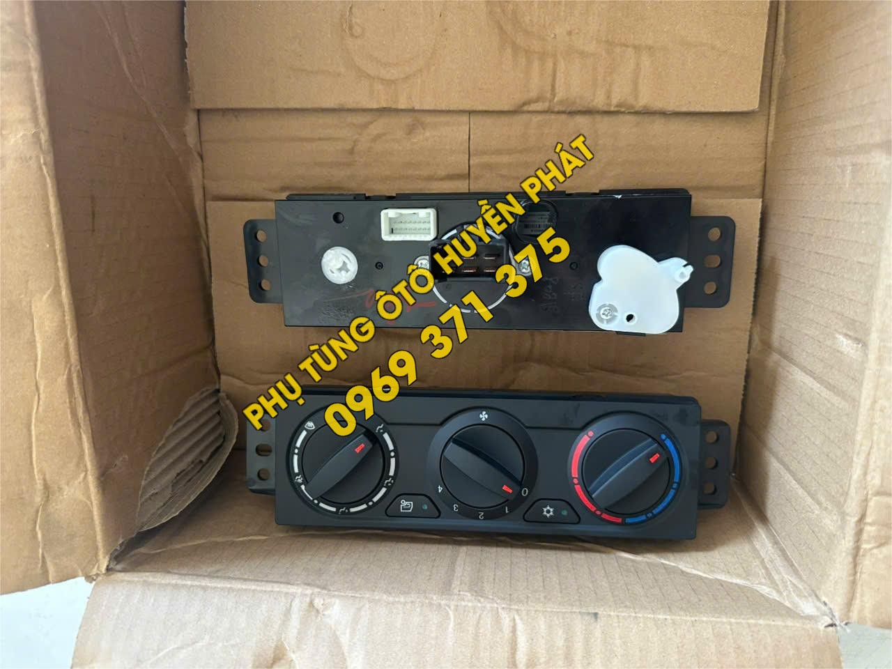 Công tắc điều hòa Thaco Ollin L0811030047A0