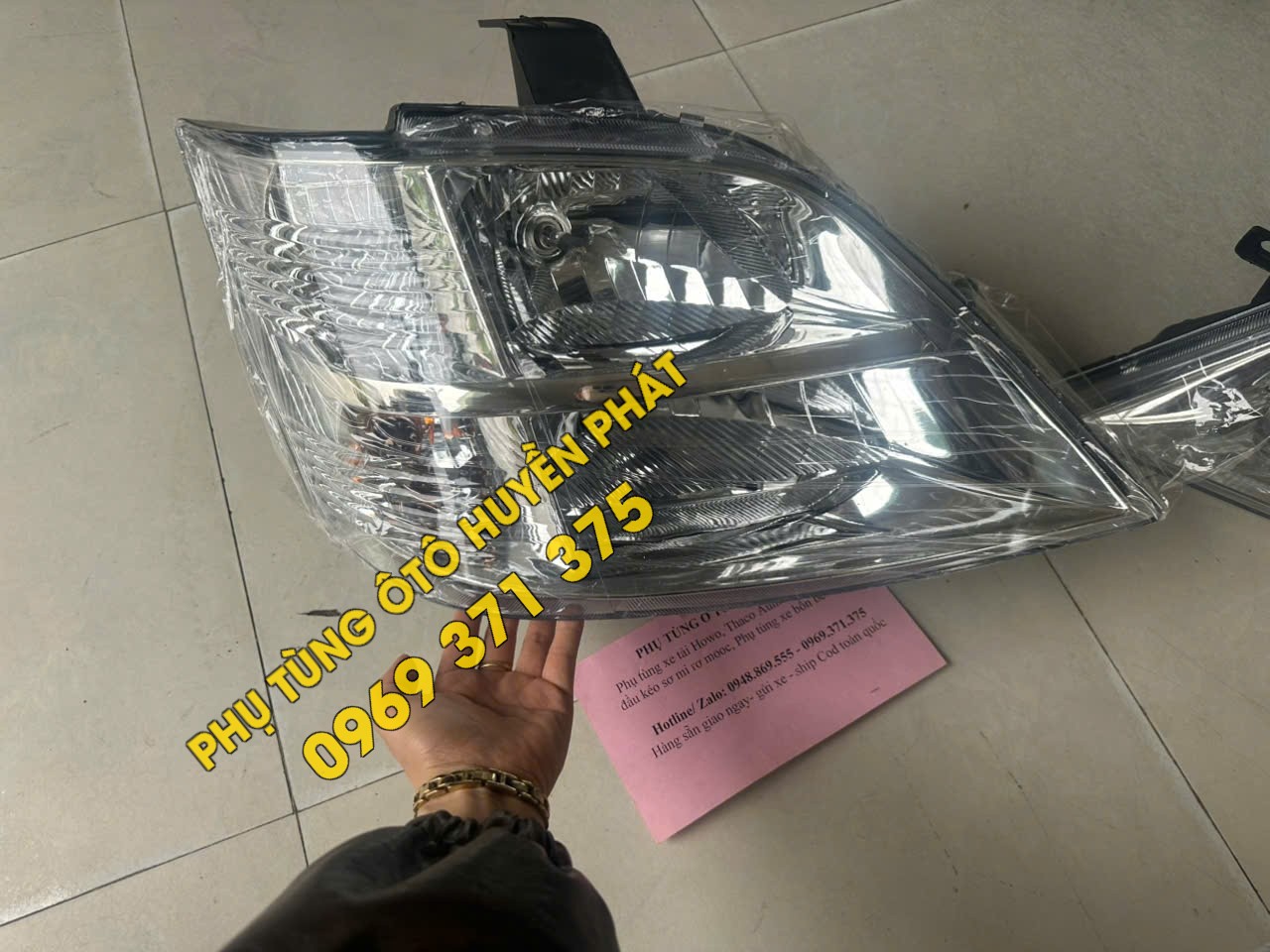 Đèn pha Thaco Tower 990kg