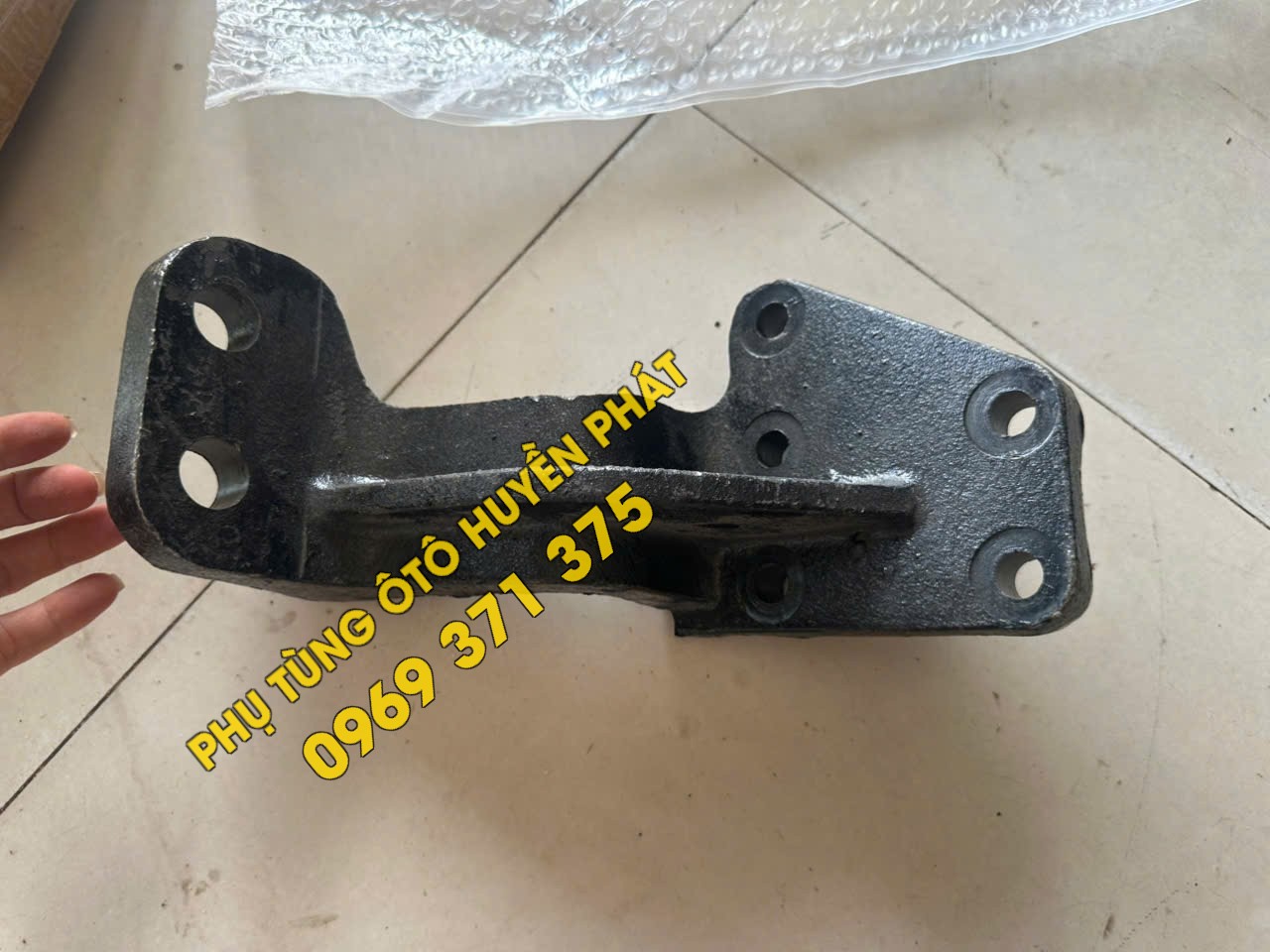 H0101070202A0 Giá đỡ động cơ Thaco Auman GTL ETX 240