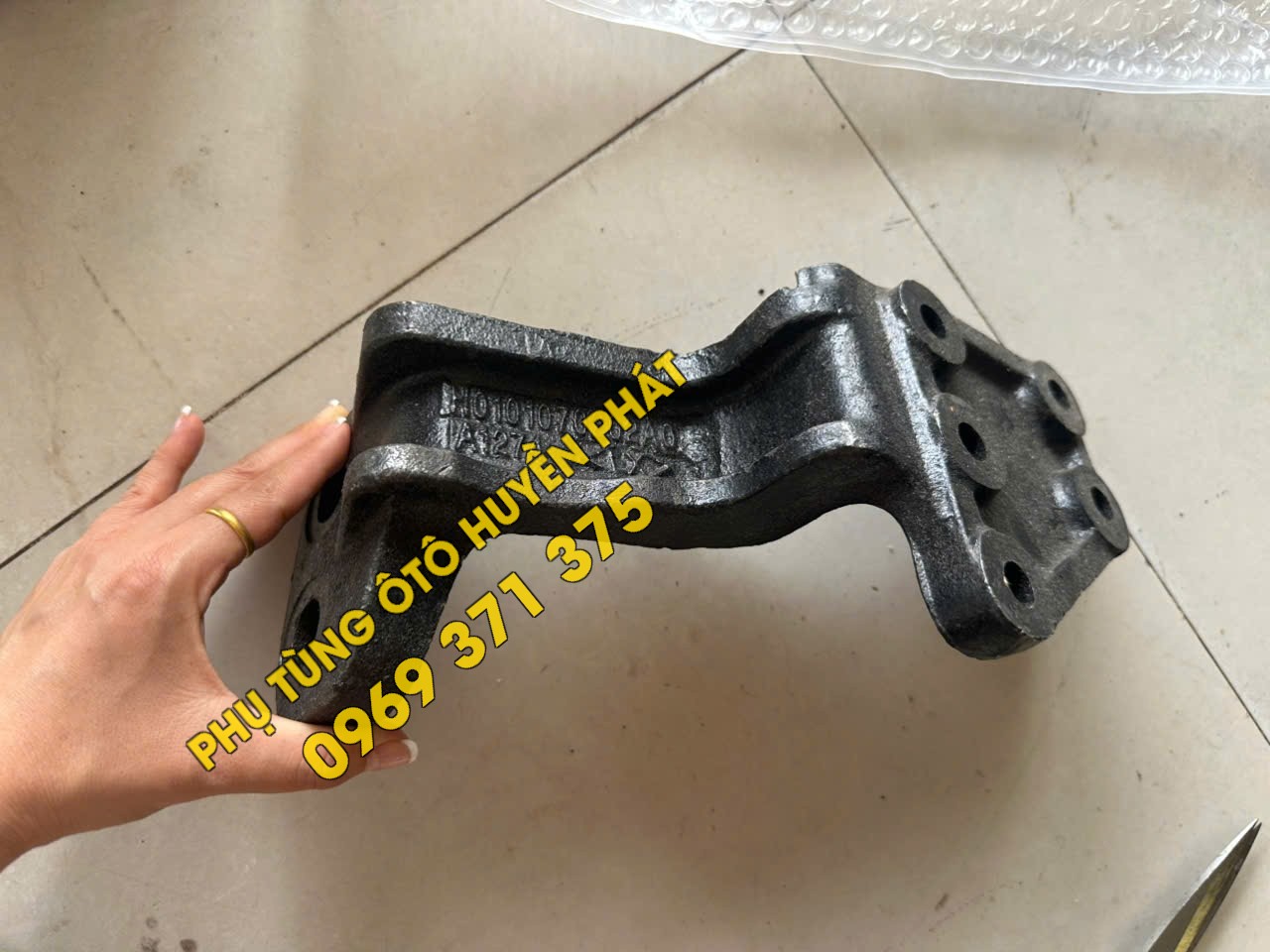 H0101070202A0 Giá đỡ động cơ Thaco Auman GTL ETX 240