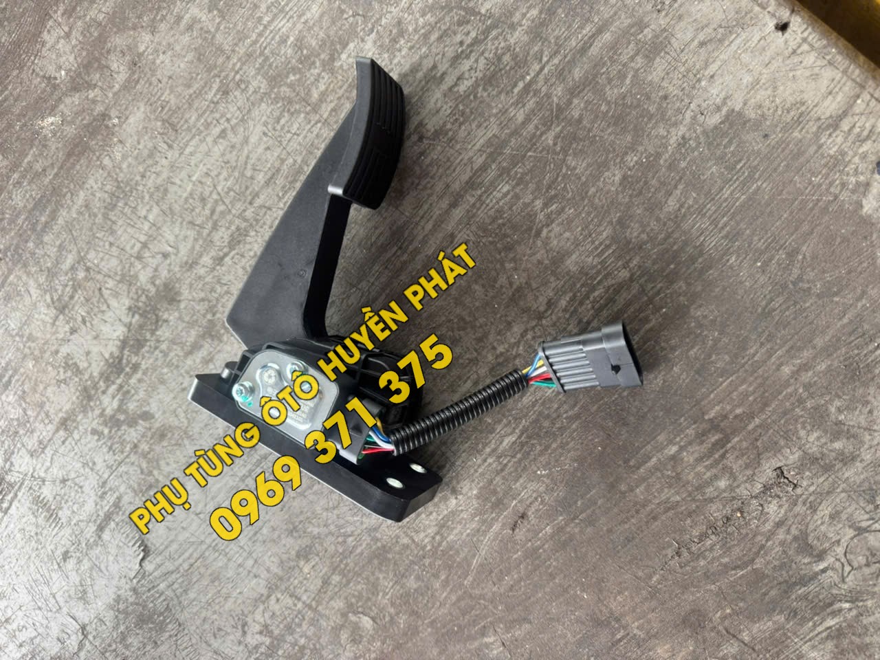 H4117030001A0 Bàn đạp chân ga Thaco Auman FV400
