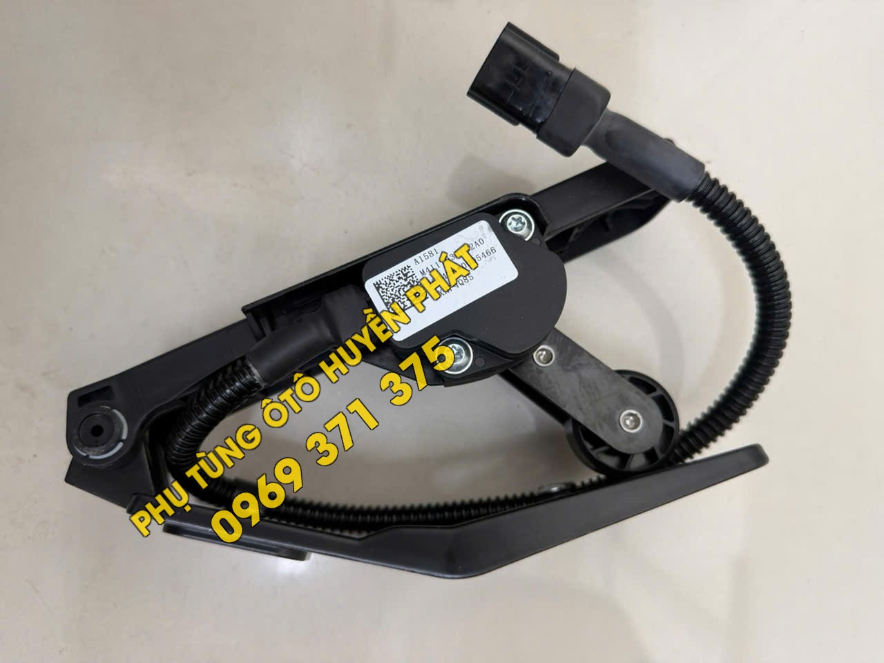 M4117030102A0 Bàn đạp chân ga Thaco Auman C160 C240