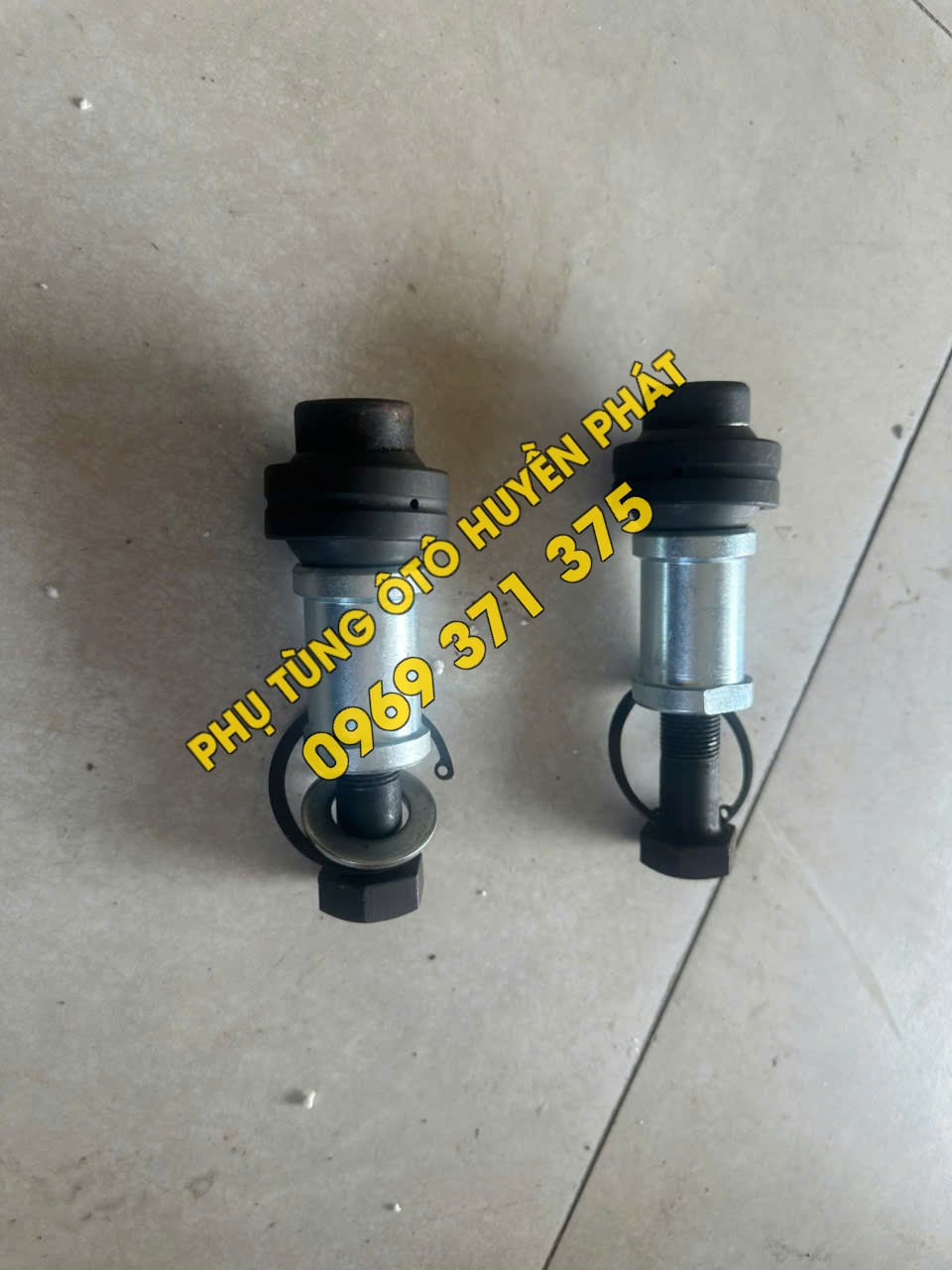 Ốc trục lật cabin xe CAMC H08 50H08-01020