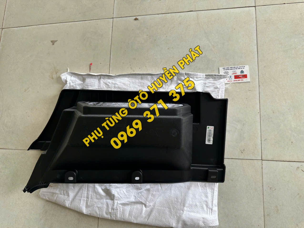 LG1611230082 Ốp bậc lên xuống Howo 8T TMT hai cầu dầu