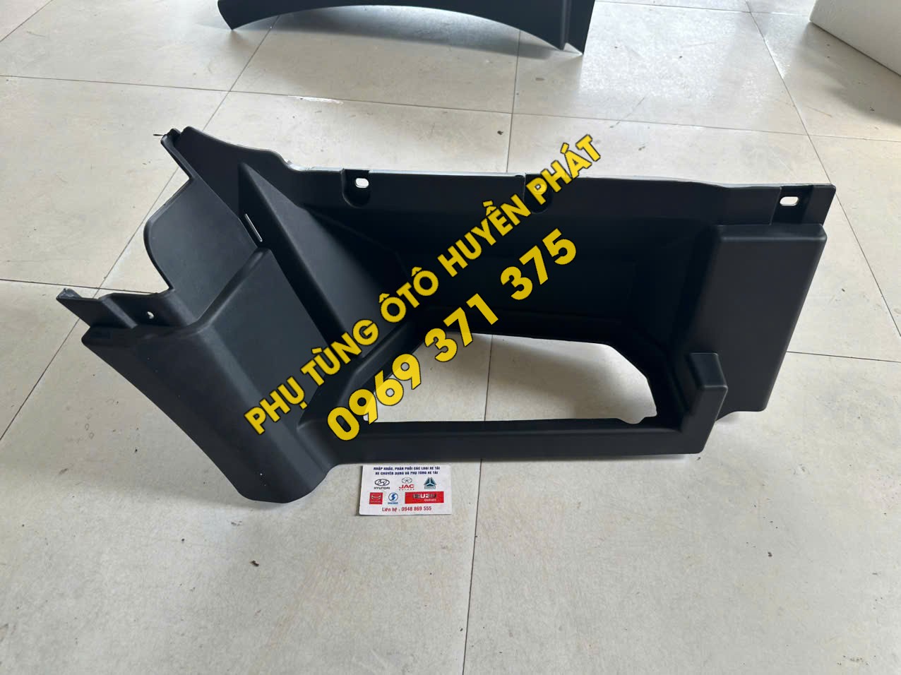 LG1611230082 Ốp bậc lên xuống Howo 8T TMT hai cầu dầu