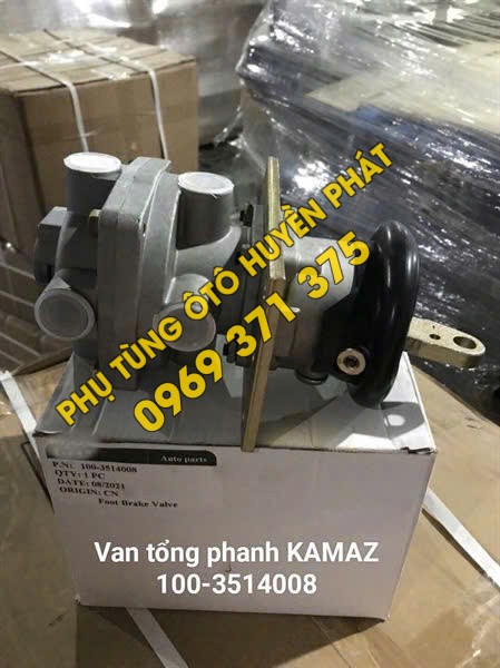 Tổng phanh xe kamaz 100-3514008 8 lỗ M22*1.5