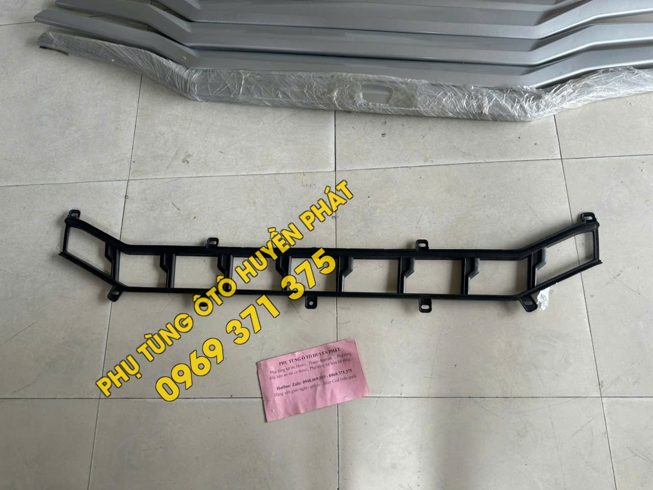Trang trí mặt nạ Howo max