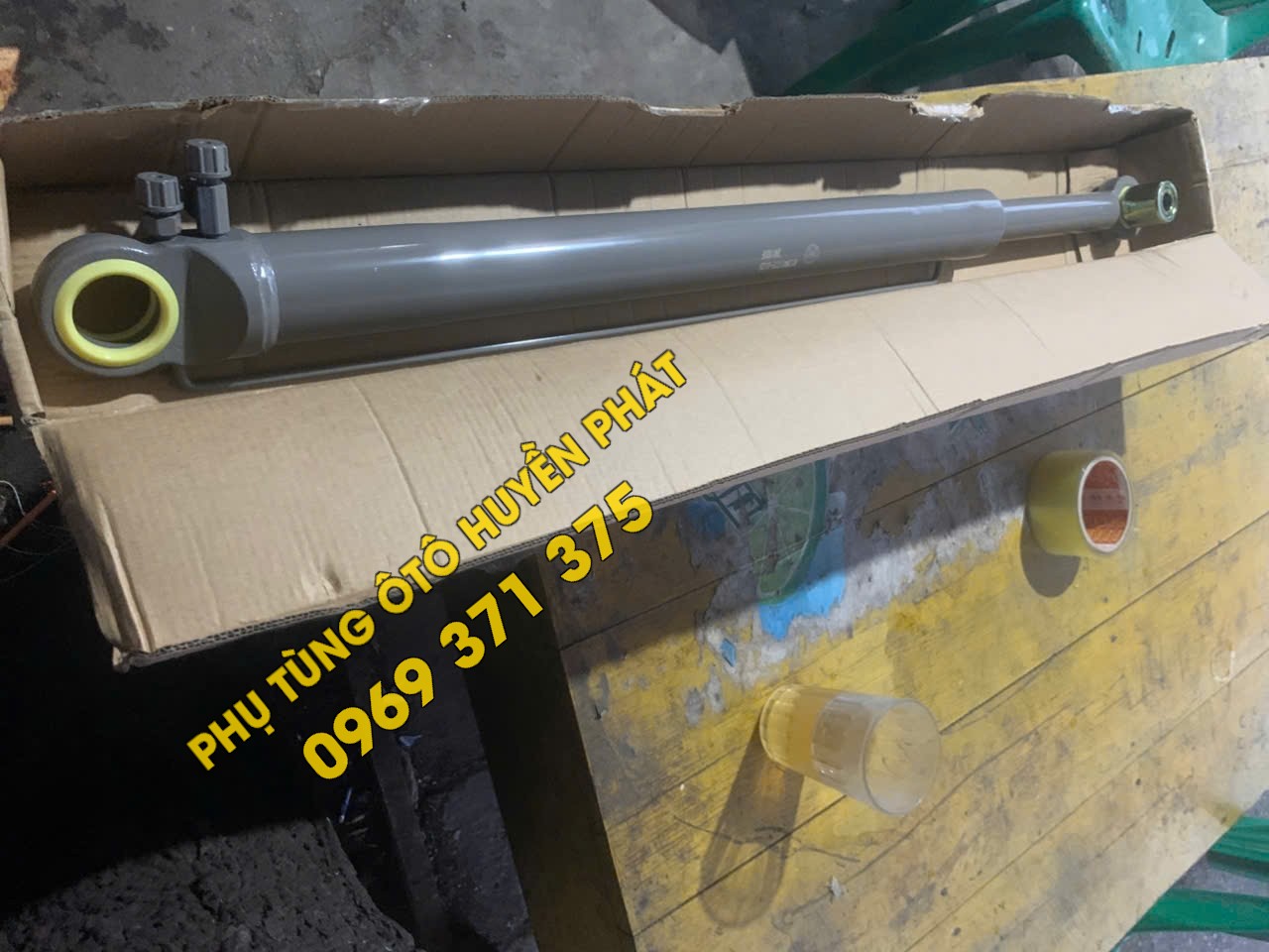Ty nâng cabin xe Howo T5G 812W41723-6125