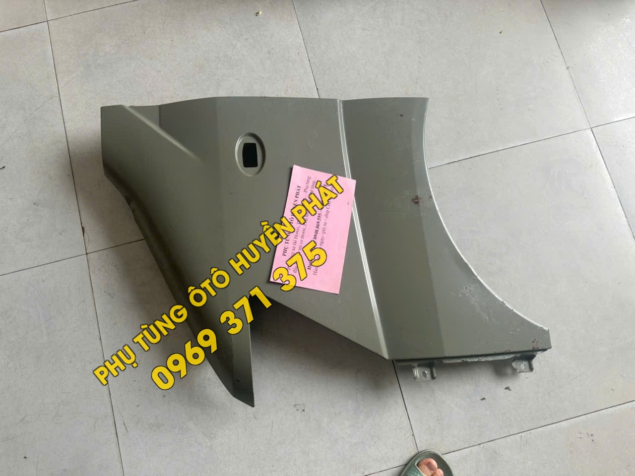 Vè cua lốp Thaco tower 9 tạ