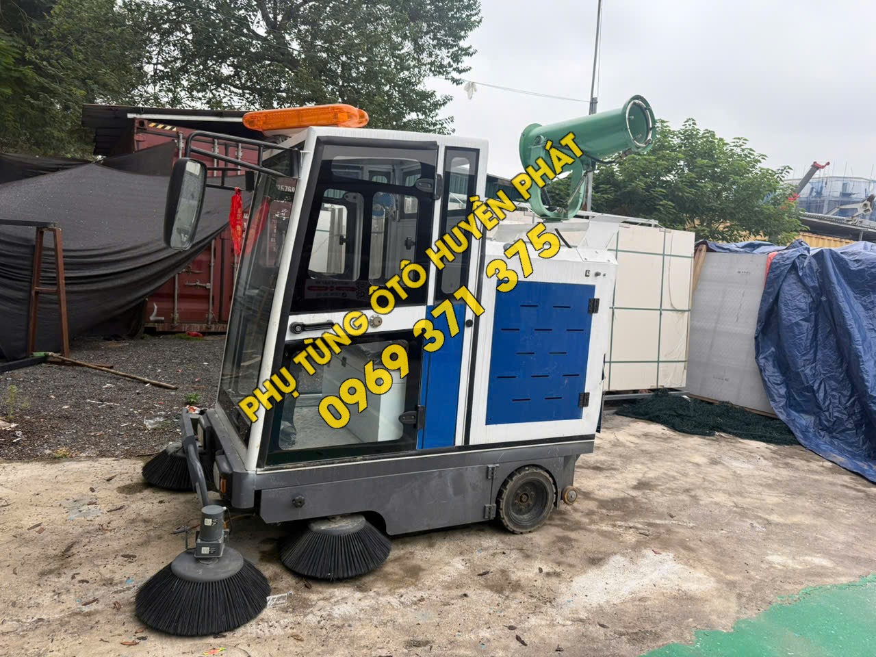 Xe quét rác hút bụi bằng điện 1500W dùng cho nhà xưởng kho bãi, đường nội bộ