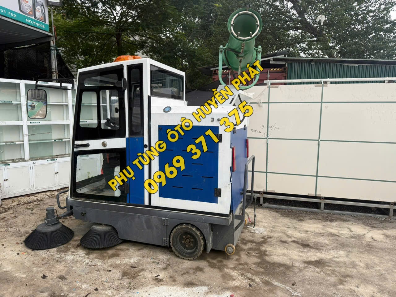 Xe quét rác hút bụi bằng điện 1500W dùng cho nhà xưởng kho bãi, đường nội bộ